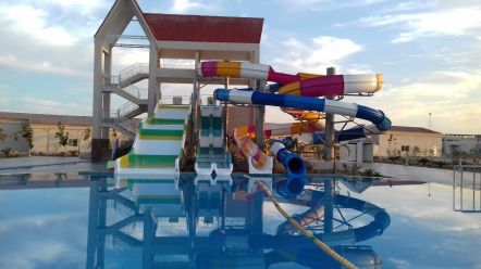 Aquapark z podgrzewanym basenem.