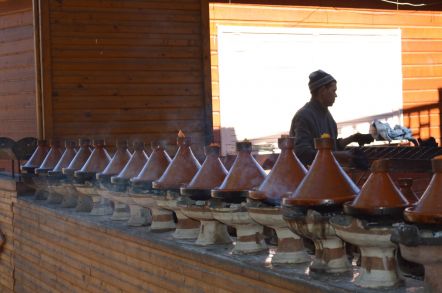 Tadżin słynne marokańskie danie jedno garnkowe.