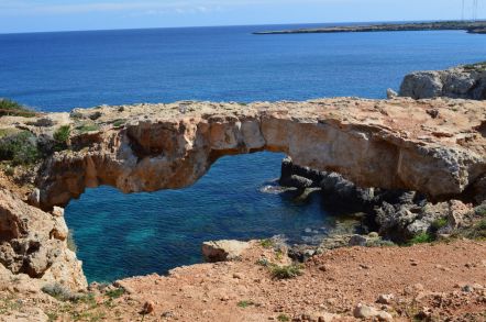 Kamienny most , Cape Greco.